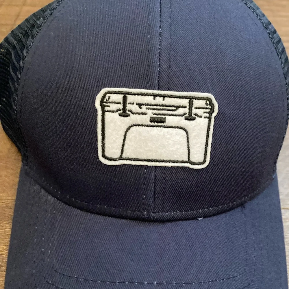 YETI Tundra Badge Low Pro Trucker Hat SnapBack Camping Hiking Fishing Unisex OS